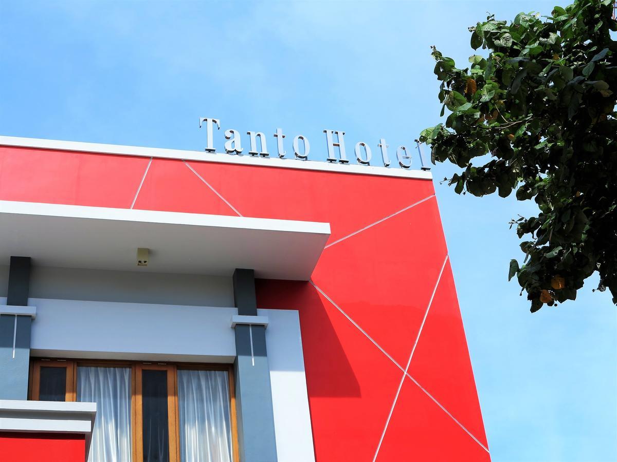 Tanto Hotel Waingapu Exterior foto