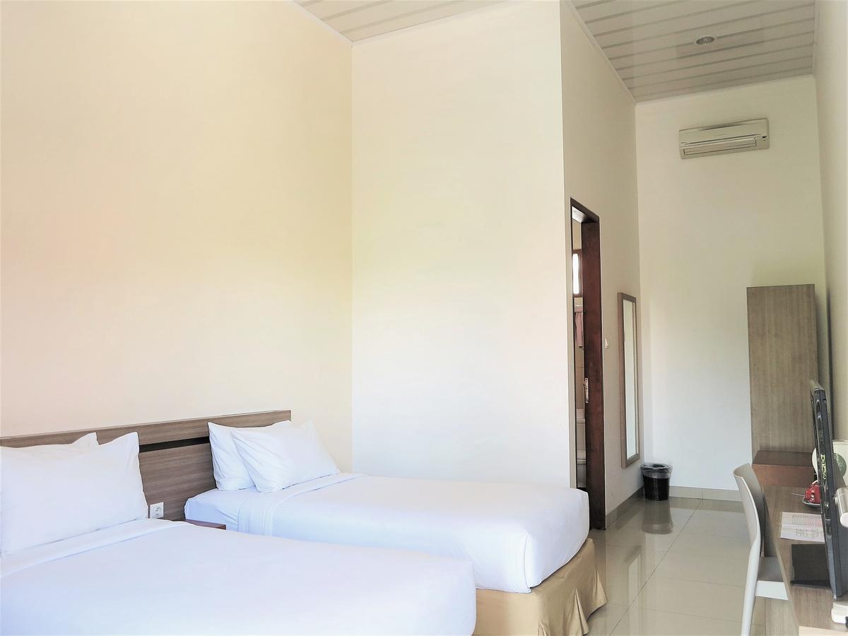 Tanto Hotel Waingapu Exterior foto